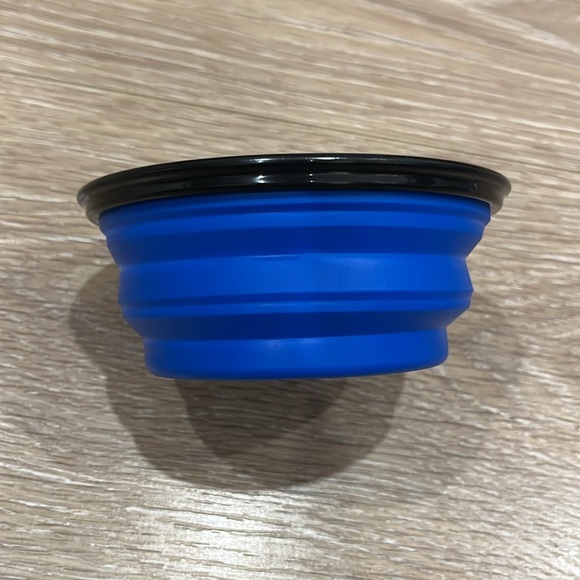 Collapsible Silicone Pet Bowl - blue - Picture 3 of 5